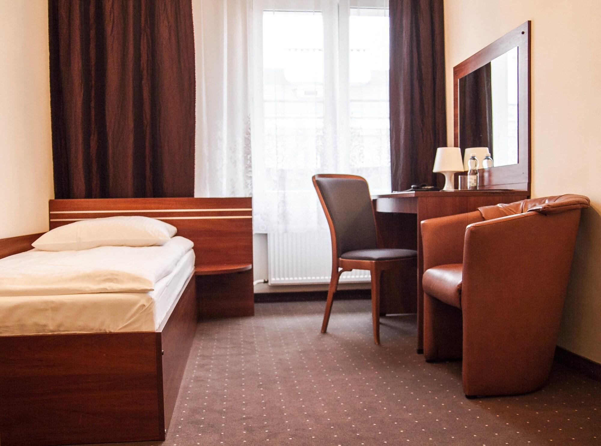 Hotel Mazowiecki Wow Varsavia Esterno foto