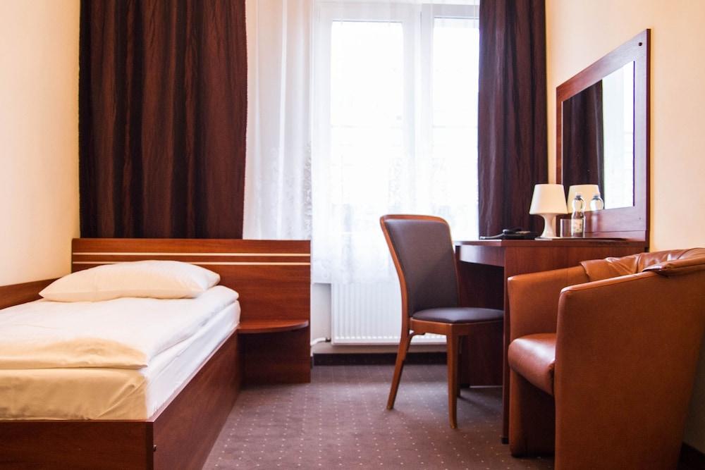 Hotel Mazowiecki Wow Varsavia Esterno foto